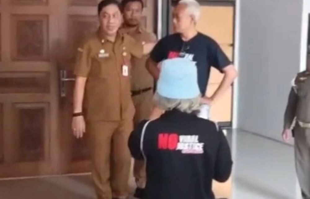 Kecewa Lambannya Tindak Lanjut RDPU, Warga Protes Emosional di Depan Sekwan Kabupaten Malang