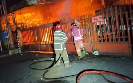 Ruko Furnitur dan Elektronik di Malang Terbakar, Damkar Kota Malang Evakuasi 1 Korban